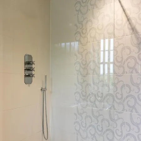 Отель Newby Bridge Hotel 3*