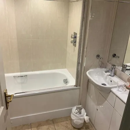 ニュービー ブリッジ ホテル