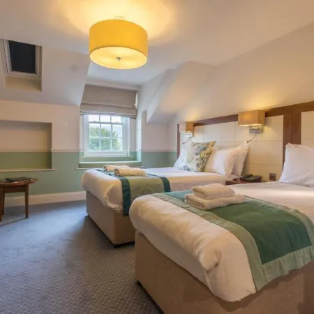 ニュービー ブリッジ ホテル 3*