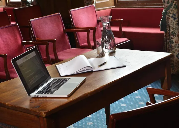 Newby Bridge Hotel 3*